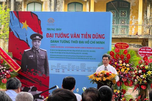 Khai mạc trưng bày 'Đại tướng Văn Tiến Dũng - Danh tướng thời đại Hồ Chí Minh'