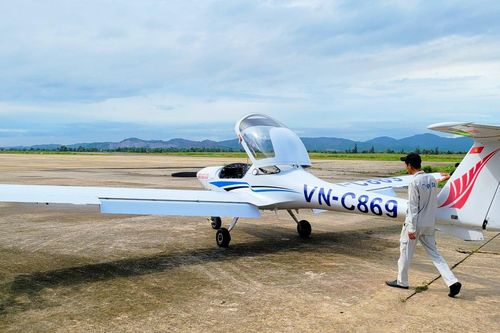 Tàu bay huấn luyện lao ra ngoài đường băng: Do học viên thực hiện chưa đúng kỹ thuật