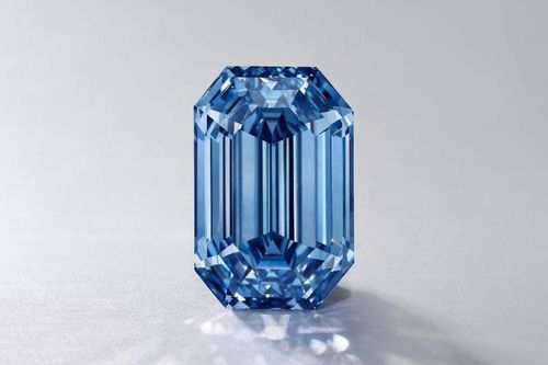 Viên kim cương xanh lớn nhất thế giới được đấu giá hơn 57 triệu USD