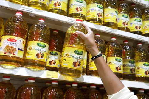 Indonesia mở rộng lệnh cấm, thị trường dầu ăn thế giới lao đao