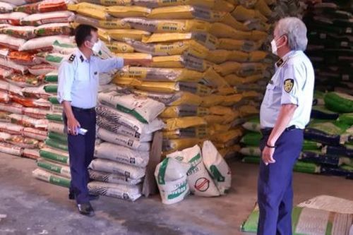 Xử phạt gần 270 triệu đồng đối với 3 hộ kinh doanh phân bón giả tại Tiền Giang