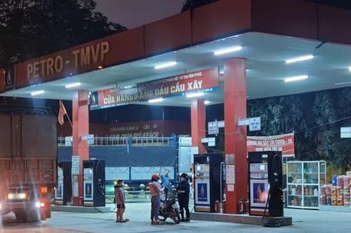 Phạt hơn 41 triệu đồng vì gian lận 4,4 lít xăng của khách