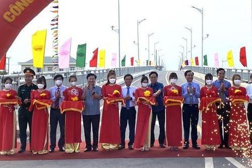 Khánh thành công trình đập ngăn mặn sông Hiếu 500 tỷ đồng