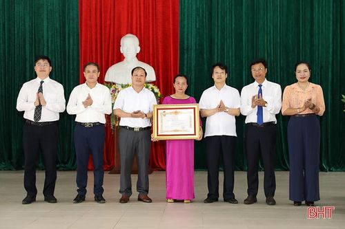 Truy tặng danh hiệu 'Bà mẹ Việt Nam anh hùng' cho mẹ Nguyễn Thị Em