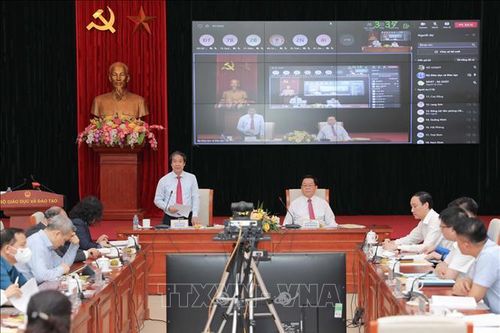 Bồi dưỡng lý tưởng, đạo đức và khát vọng cống hiến cho thế hệ trẻ là quá trình lâu dài, liên tục