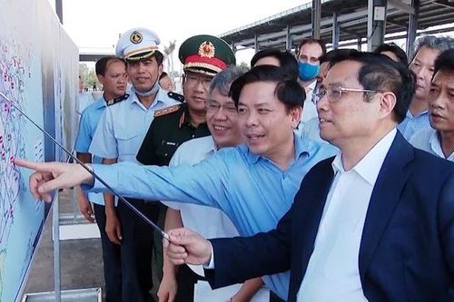 Thủ tướng Chính phủ Phạm Minh Chính khảo sát cảng biển lớn nhất Đồng bằng sông Cửu Long
