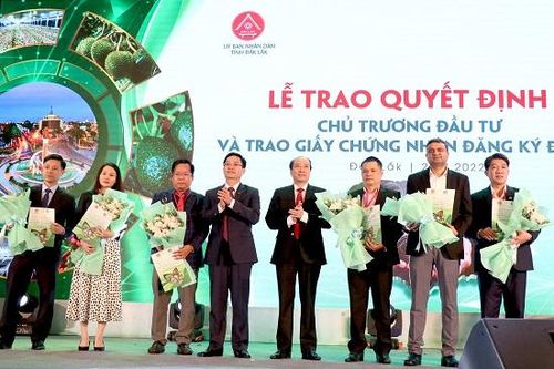 Đắk Lắk: Trao Giấy chứng nhận đầu tư Khu chăn nuôi ứng dụng công nghệ cao 1500 tỷ đồng