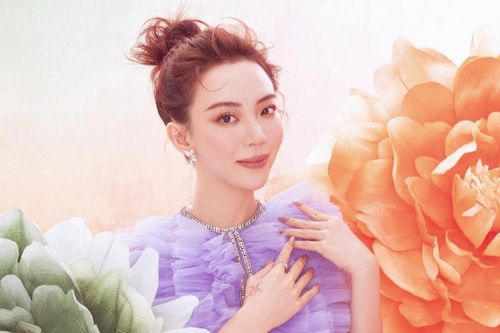 Hết bán cơm tấm sườn bò, Thu Trang lên đồ sang chảnh khiến ai cũng hết hồn