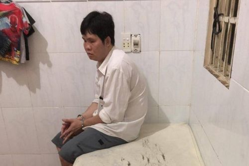 Bé gái 14 tuổi bị người đàn ông khiếm thị giao cấu khi nhờ xoa bóp massage
