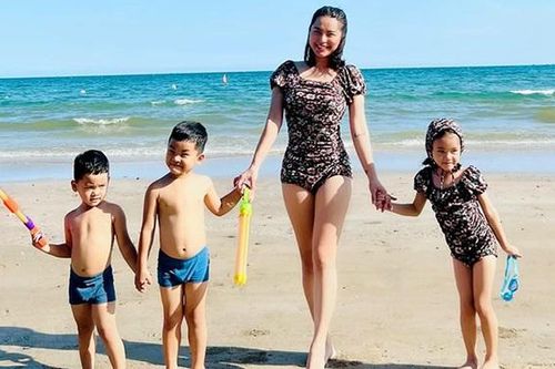 Con gái Hải Băng chiếm trọn spotlight khi chụp ảnh cùng mẹ