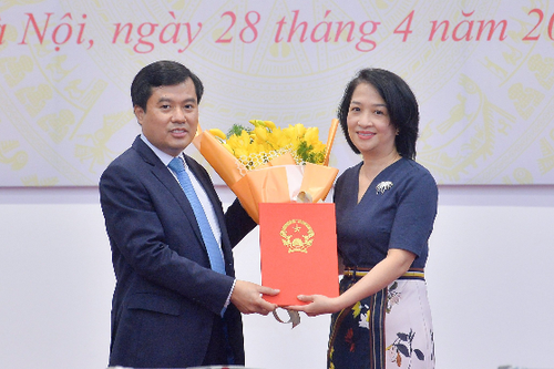 Văn phòng Quốc hội trao quyết định bổ nhiệm công chức lãnh đạo, quản lý cấp vụ