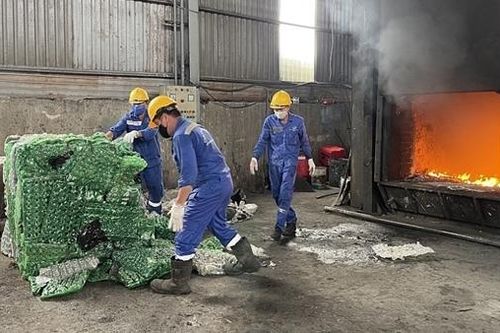 Dùng địa chỉ 'ma' để nhập phế liệu về cảng biển