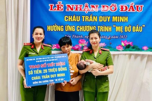 Cháu bé có hoàn cảnh đặc biệt khó khăn đã có 'Mẹ đỡ đầu' là Công an