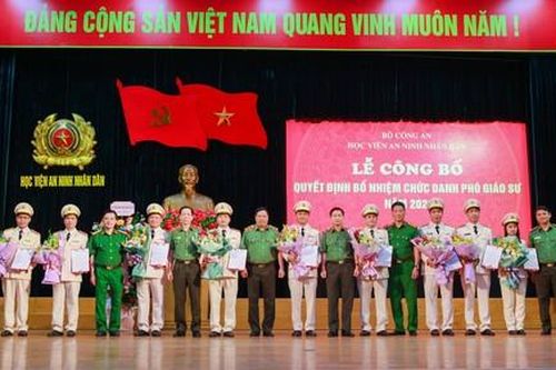 Học viện An ninh nhân dân trao quyết định cho 9 tân Phó Giáo sư