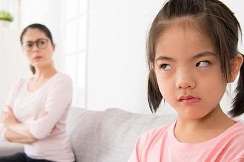 Đằng sau sự nổi loạn của con chính là hành vi của bố mẹ, hãy chấm dứt ngay 6 hành động dưới đây để con được phát triển bình thường