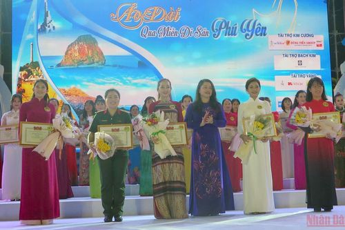 Chương trình nghệ thuật 'Áo dài qua miền di sản Phú Yên'