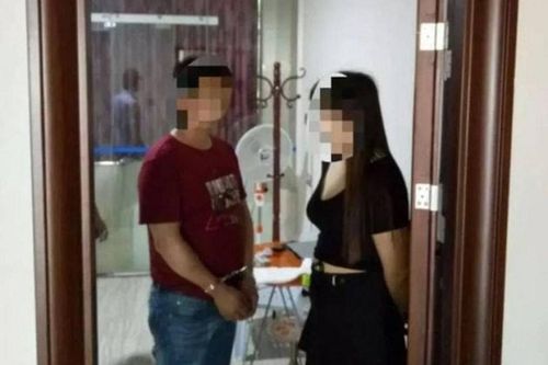 Trốn nhà đi tìm 'của lạ', chồng bẽ bàng gặp vợ chốn buôn hương