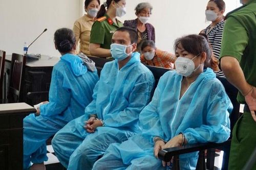 Trả hồ sơ để điều tra bổ sung vụ án vợ thượng tá Bộ đội Biên phòng buôn lậu