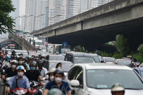 Hà Nội: Mọi nẻo đường kẹt cứng trước kỳ nghỉ lễ 30/4-1/5