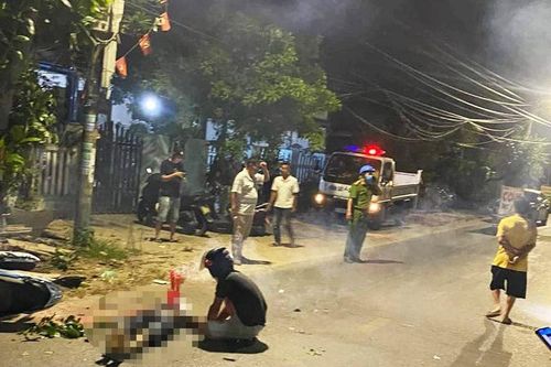 Tông vào cây xanh bên đường, 2 thanh niên thương vong