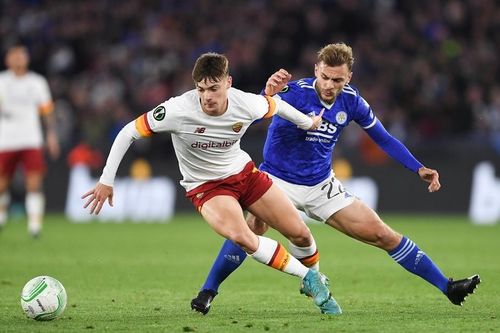 Thầy trò HLV Mourinho đánh rơi chiến thắng trên đất Anh