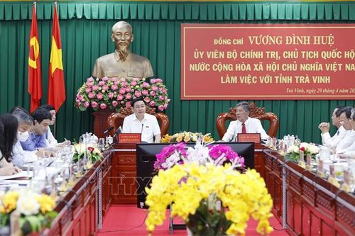 Chủ tịch Quốc hội Vương Đình Huệ làm việc với Ban Thường vụ Tỉnh ủy Trà Vinh