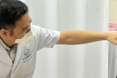 Thương xót cậu bé dân tộc Thái mang khối u 'khủng' trên mắt suốt 9 năm