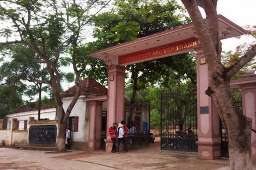 Xác minh vụ thầy giáo tát học sinh lớp 10 rách màng nhĩ vì dùng điện thoại