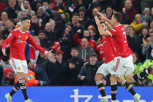 Ronaldo lóe sáng, MU may mắn hòa Chelsea