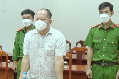 Bắt Giám đốc và nguyên Phó Giám đốc Ban QLDA Đông Bắc tỉnh Cà Mau