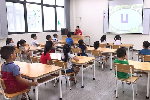 Giáo viên dạy 4 ca/ngày, kiếm bội tiền từ lớp tiền tiểu học