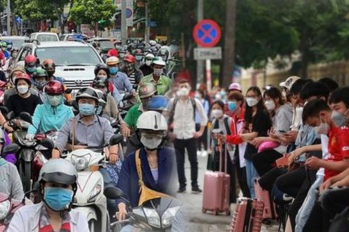 Người dân Hà Nội và Sài Gòn đổ xô về quê nghỉ lễ 30/4 - 1/5, mọi ngả đường ùn tắc kéo dài