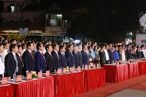 Chủ tịch nước Nguyễn Xuân Phúc: Quảng Trị đã viết lên câu chuyện cổ tích có thật về 'thép nở hoa'