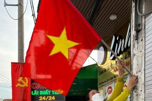 'Tuyến đường cờ Tổ quốc' kỷ niệm 47 năm ngày thống nhất đất nước