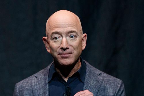 Tài sản của tỷ phú Bezos 'bị thổi bay' 20 tỷ USD trong vài giờ
