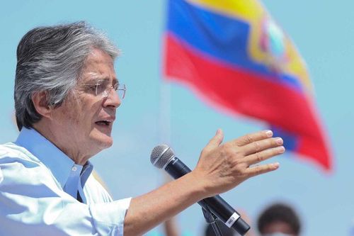 Tổng thống Ecuador ban bố tình trạng khẩn cấp