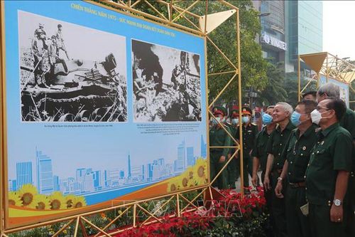 Thành phố Hồ Chí Minh - 47 năm cùng cả nước, vì cả nước