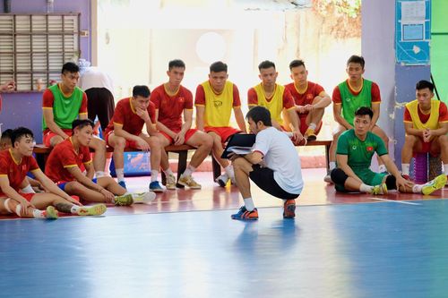 Đội tuyển futsal Việt Nam lên đường sang Thái Lan tập huấn