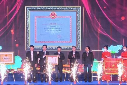 Chủ tịch Quốc hội Vương Đình Huệ dự lễ công bố huyện Nghi Lộc đạt chuẩn nông thôn mới
