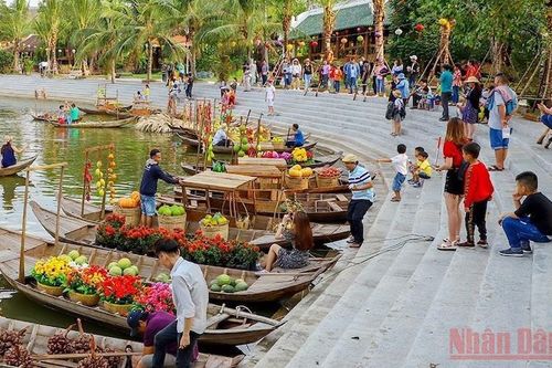 Du khách đến Long An tăng hơn 50% so ngày thường