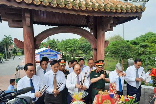 Chủ tịch nước Nguyễn Xuân Phúc tham dự nhiều hoạt động kỷ niệm 50 năm ngày giải phóng Quảng Trị