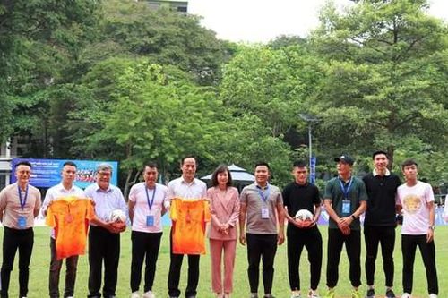 Đoàn Văn Hậu, Phan Văn Đức và dàn sao Việt làm 'nóng' sân trường ĐH Bách khoa