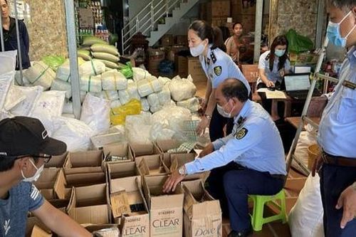 Phát hiện hàng nghìn sản phẩm dầu gội có dấu hiệu giả mạo nhãn hiệu tại Cà Mau