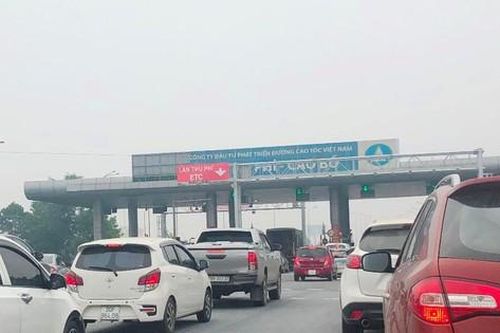 Ùn tắc kéo dài từ sáng sớm, trạm thu phí cao tốc Pháp Vân - Ninh Bình xả trạm