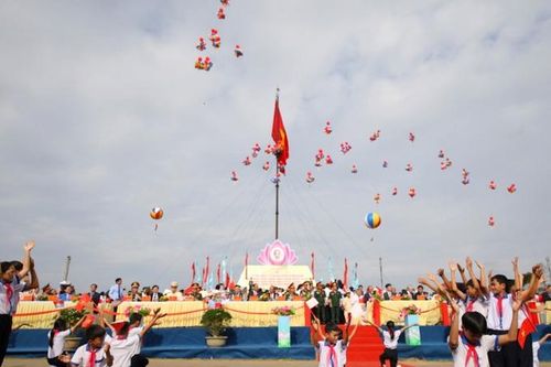 Trang nghiêm Lễ thượng cờ Thống nhất non sông Đôi bờ Hiền Lương - Bến Hải