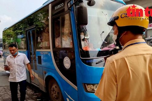 Xử phạt nghiêm xe 'nhồi nhét' khách và chạy sai tuyến