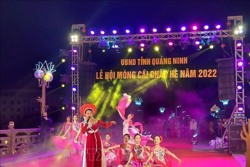 Vùng biên Quảng Ninh sôi động hoạt động du lịch chào hè