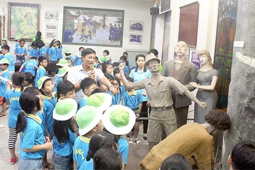 Hiện vật, hình ảnh gợi nhớ lịch sử…