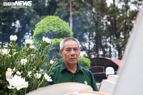 Dòng người hành hương về Ngã ba Đồng Lộc tri ân liệt sĩ dịp 30/4