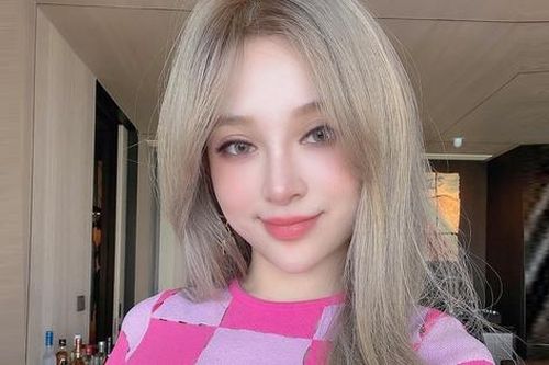 Tóc xám khói của Huyền Baby phai vàng sau ba ngày